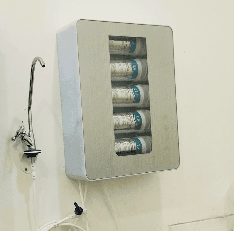 UF-05B compact wall-mounted water purifier with separate drinking-water faucet