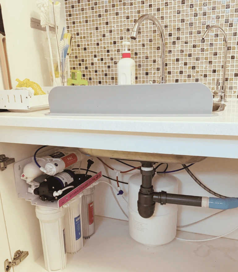 Reverse osmosis water purifier installed below a kitchen sink